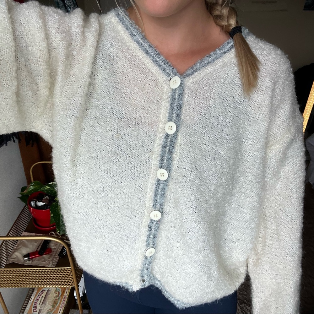 🩵🤍cozy cardigan🤍🩵